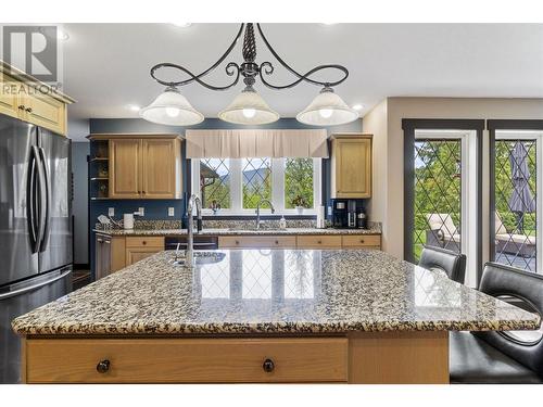 5121 Ivy Road, Eagle Bay, BC - Indoor Photo Showing Kitchen With Double Sink With Upgraded Kitchen