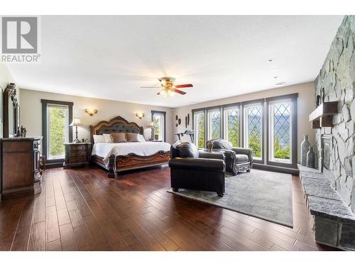 5121 Ivy Road, Eagle Bay, BC - Indoor