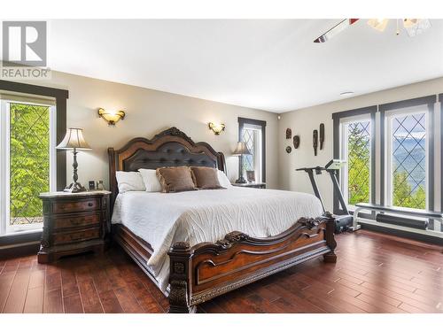 5121 Ivy Road, Eagle Bay, BC - Indoor Photo Showing Bedroom