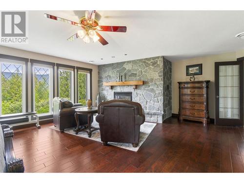 5121 Ivy Road, Eagle Bay, BC - Indoor Photo Showing Living Room With Fireplace