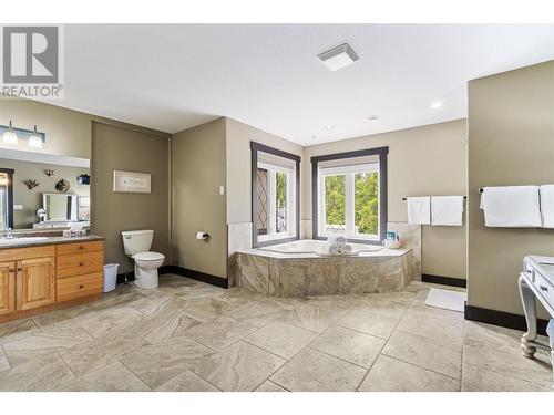 5121 Ivy Road, Eagle Bay, BC - Indoor Photo Showing Bathroom