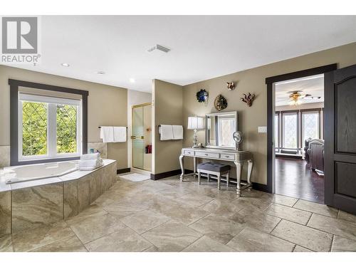 5121 Ivy Road, Eagle Bay, BC - Indoor