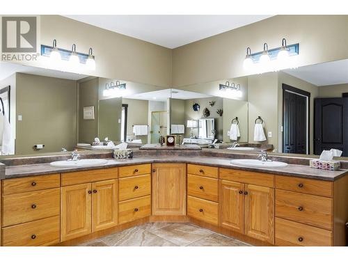 5121 Ivy Road, Eagle Bay, BC - Indoor Photo Showing Bathroom