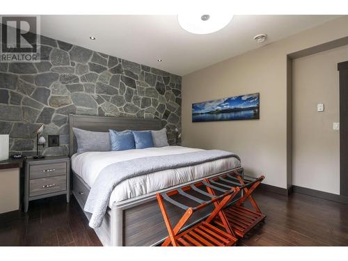 5121 Ivy Road, Eagle Bay, BC - Indoor Photo Showing Bedroom