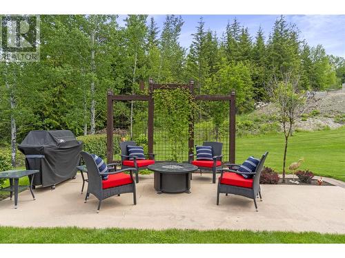 5121 Ivy Road, Eagle Bay, BC - Outdoor With Backyard