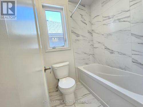 28 Bayberry Drive, Adjala-Tosorontio, ON - Indoor Photo Showing Bathroom