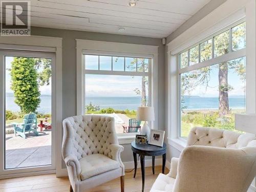 3569 Marine Ave, Powell River, BC - Indoor Photo Showing Living Room