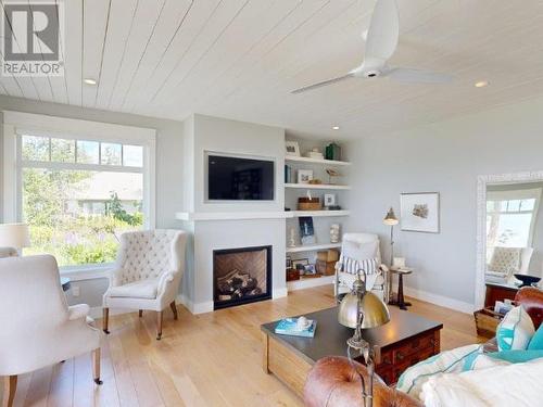 3569 Marine Ave, Powell River, BC - Indoor Photo Showing Living Room With Fireplace