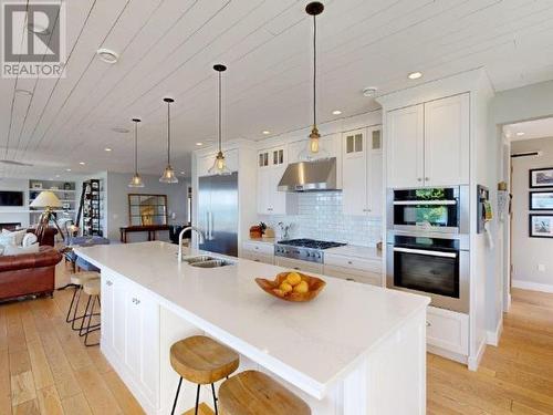 3569 Marine Ave, Powell River, BC - Indoor Photo Showing Kitchen With Double Sink With Upgraded Kitchen