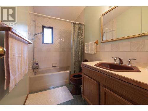 642 4Th Avenue, Fernie, BC - Indoor Photo Showing Bathroom