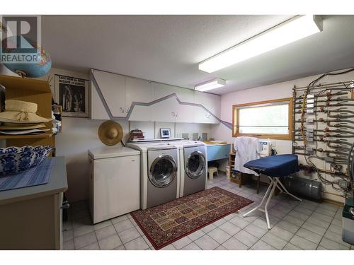 642 4Th Avenue, Fernie, BC - Indoor Photo Showing Laundry Room