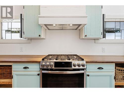 3299 Mcculloch Road, Kelowna, BC - Indoor Photo Showing Kitchen