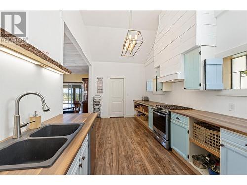 3299 Mcculloch Road, Kelowna, BC - Indoor Photo Showing Kitchen With Double Sink