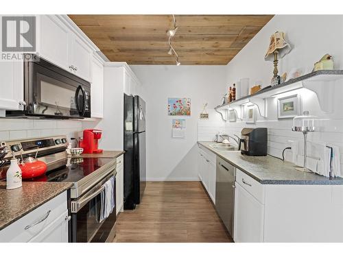 3299 Mcculloch Road, Kelowna, BC - Indoor Photo Showing Kitchen