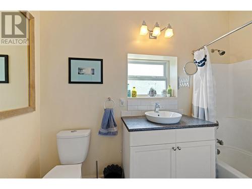 3299 Mcculloch Road, Kelowna, BC - Indoor Photo Showing Bathroom