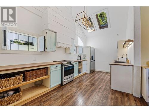 3299 Mcculloch Road, Kelowna, BC - Indoor Photo Showing Kitchen