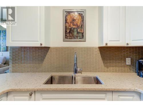 3570 Woodsdale Road Unit# 105, Lake Country, BC - Indoor Photo Showing Kitchen