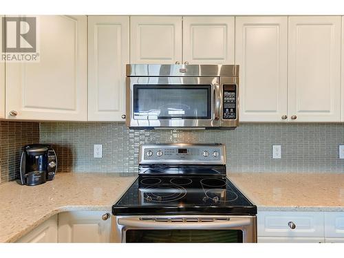 3570 Woodsdale Road Unit# 105, Lake Country, BC - Indoor Photo Showing Kitchen