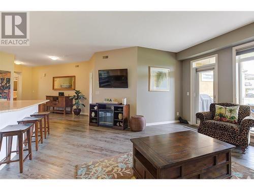 3570 Woodsdale Road Unit# 105, Lake Country, BC - Indoor Photo Showing Living Room