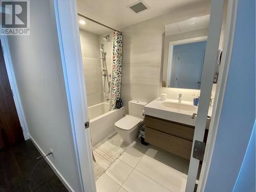 1305 6463 Silver Avenue, Burnaby, BC - Indoor Photo Showing Bathroom