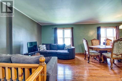 67 Lamila Street, Chatham-Kent, ON - Indoor Photo Showing Living Room