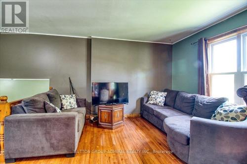 67 Lamila Street, Chatham-Kent, ON - Indoor Photo Showing Living Room