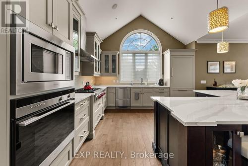 1 Tulip Tree Road, Niagara-On-The-Lake, ON - Indoor Photo Showing Kitchen With Upgraded Kitchen