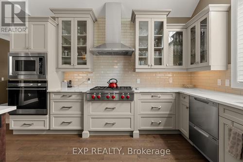 1 Tulip Tree Road, Niagara-On-The-Lake, ON - Indoor Photo Showing Kitchen With Upgraded Kitchen