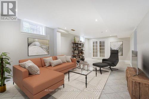 4 Truedell Circle, Hamilton (Waterdown), ON - Indoor Photo Showing Living Room