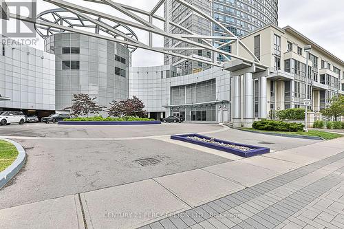 702 - 38 Lee Centre Drive, Toronto, ON - Outdoor