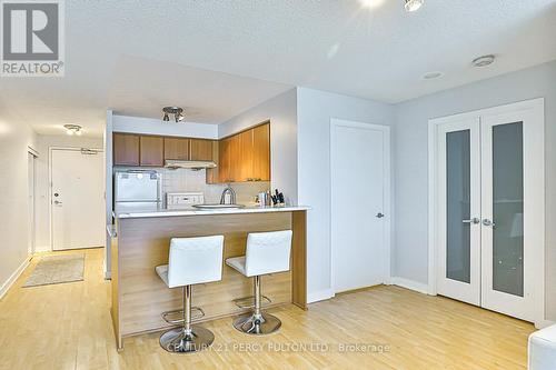 702 - 38 Lee Centre Drive, Toronto, ON - Indoor Photo Showing Kitchen