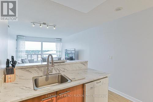 702 - 38 Lee Centre Drive, Toronto (Woburn), ON - Indoor Photo Showing Kitchen