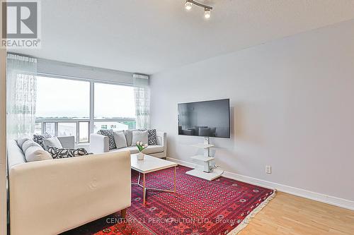 702 - 38 Lee Centre Drive, Toronto (Woburn), ON - Indoor Photo Showing Living Room