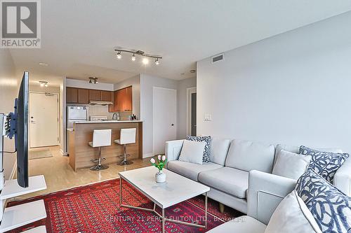 702 - 38 Lee Centre Drive, Toronto, ON - Indoor Photo Showing Living Room