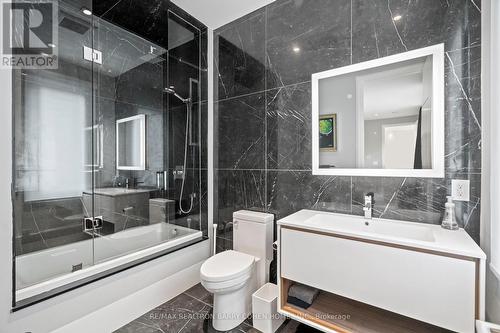 151 Centre Street, Vaughan, ON - Indoor Photo Showing Bathroom