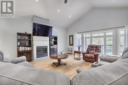 2705 14Th Line, Innisfil, ON - Indoor Photo Showing Living Room With Fireplace