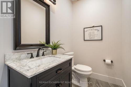 5565 Guelph Line, Burlington, ON - Indoor Photo Showing Bathroom