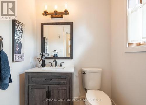 5565 Guelph Line, Burlington, ON - Indoor Photo Showing Bathroom