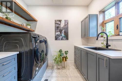 5565 Guelph Line, Burlington, ON - Indoor Photo Showing Laundry Room