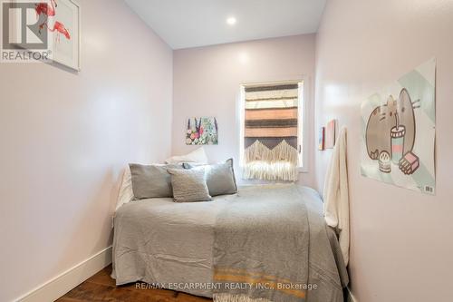 5565 Guelph Line, Burlington, ON - Indoor Photo Showing Bedroom