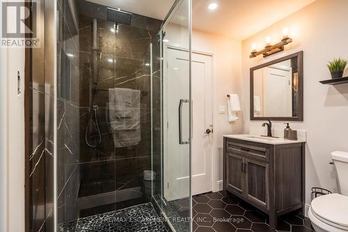 5565 Guelph Line, Burlington, ON - Indoor Photo Showing Bathroom