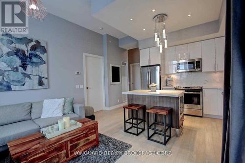 Ph04 - 2220 Lakeshore Boulevard, Toronto, ON - Indoor Photo Showing Kitchen With Upgraded Kitchen