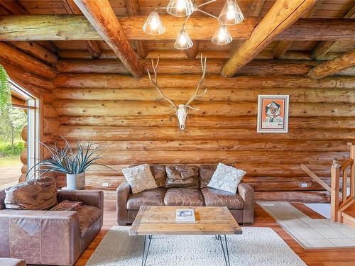 2882 Airport Way, Revelstoke, BC - Indoor Photo Showing Living Room