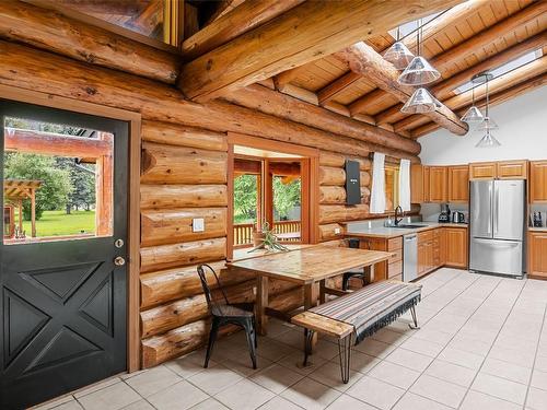 2882 Airport Way, Revelstoke, BC - Indoor