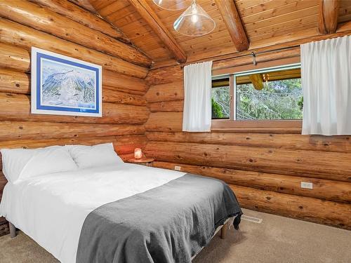 2882 Airport Way, Revelstoke, BC - Indoor Photo Showing Bedroom