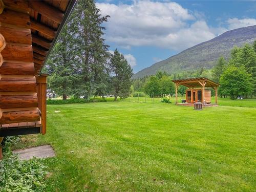 2882 Airport Way, Revelstoke, BC - Outdoor