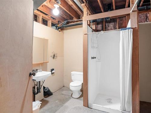 2882 Airport Way, Revelstoke, BC - Indoor Photo Showing Bathroom