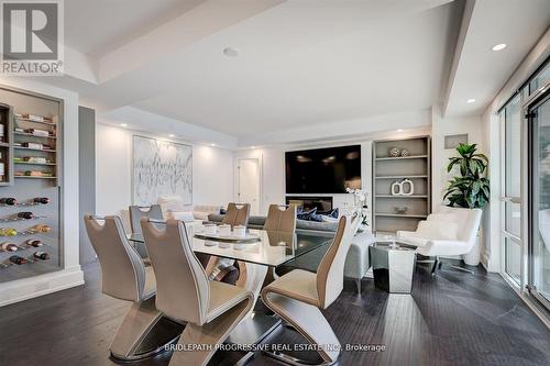 401 - 3 Southvale Drive, Toronto (Leaside), ON - Indoor Photo Showing Dining Room