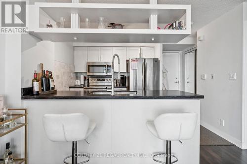 1609 - 81 Navy Wharf Court, Toronto, ON - Indoor Photo Showing Kitchen