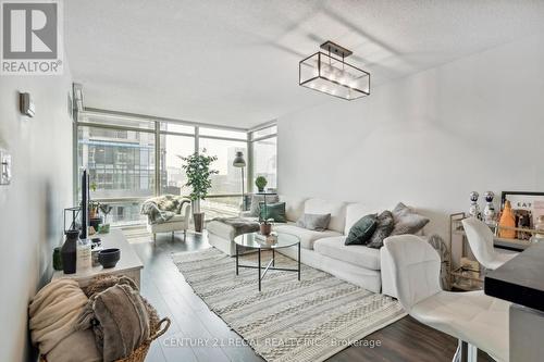 1609 - 81 Navy Wharf Court, Toronto, ON - Indoor Photo Showing Living Room